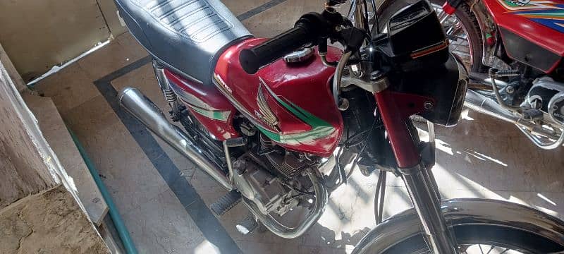 bike ka koi kaam ni hai  pics mai dekh sakty hai price finl hai 70000 4