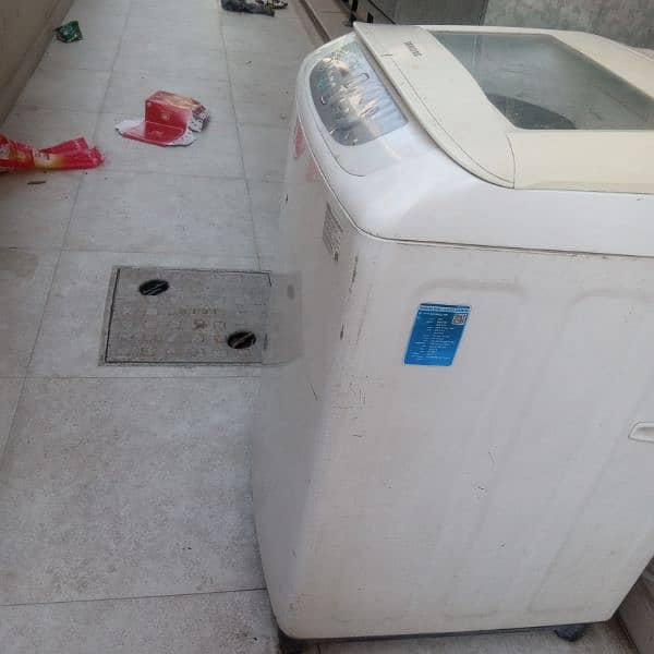 I am selling my automatic waching machine 2