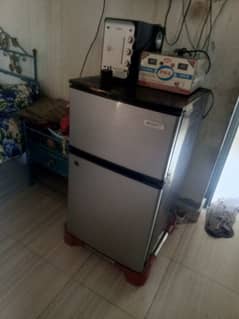 03007905402 8/10 Conditin Orient 2 Door Mini Fridge urgent sale