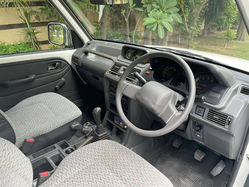 Mitsubishi Pajero 1995 11