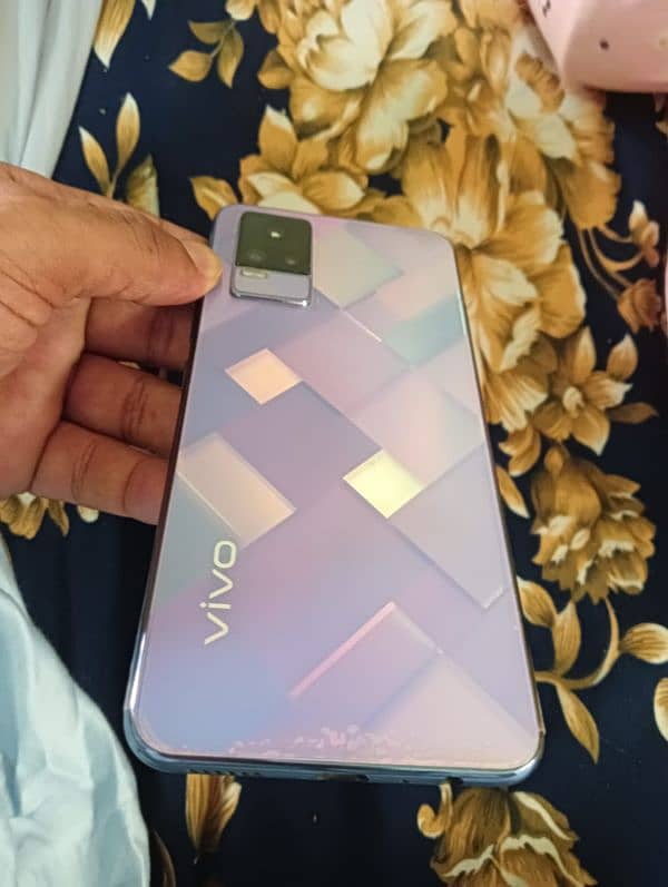 vivo v21e  8/128 7