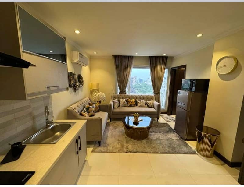 1 Bedroom VIP Full furnish flat per day available in Bahria town Lahore 3