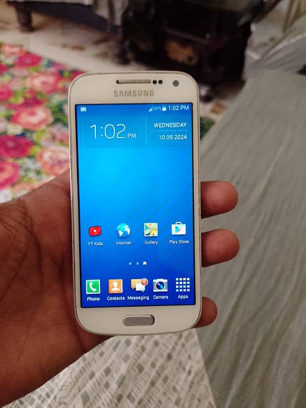 Samsung Galaxy S4 mini 0