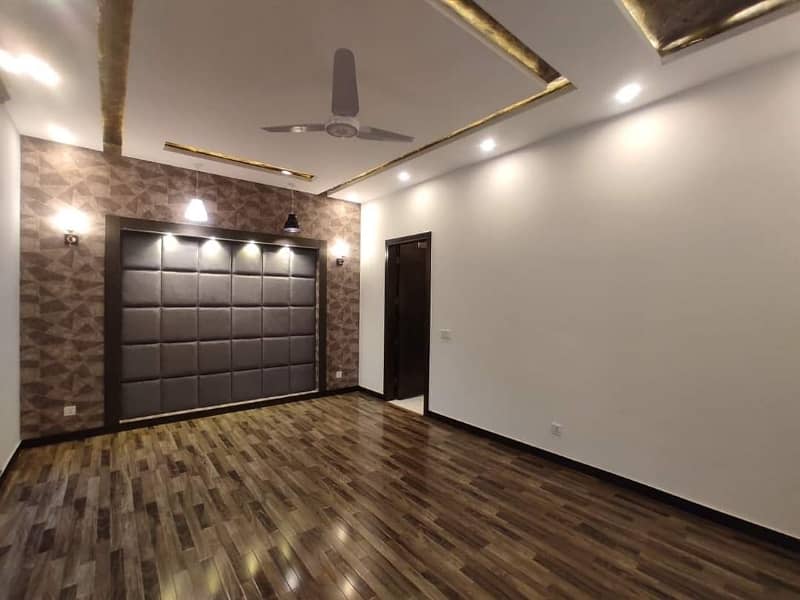 Commercial Space Available For Rent *Code(12567)* 10