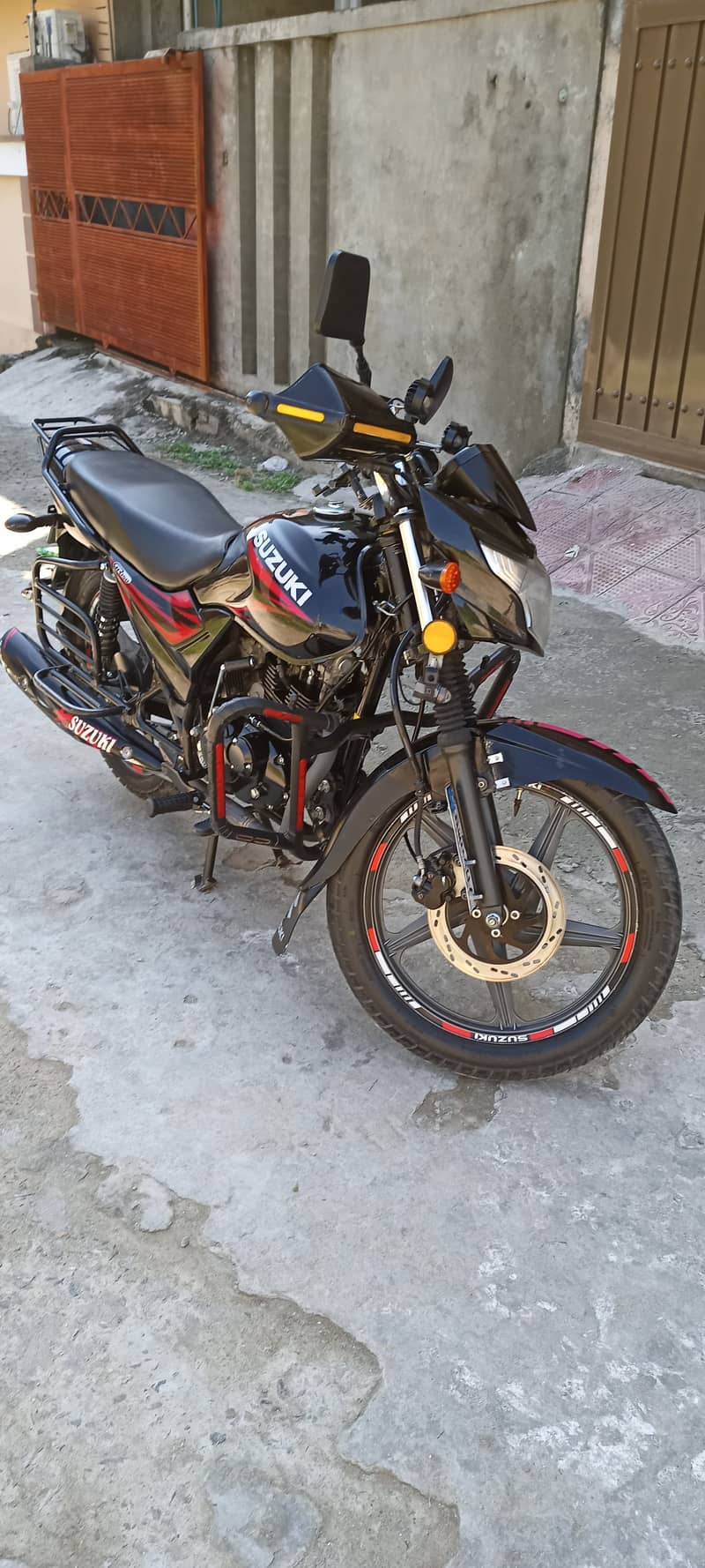 SUZUKI GR-150 (2022) MODEL (Black Color) 9