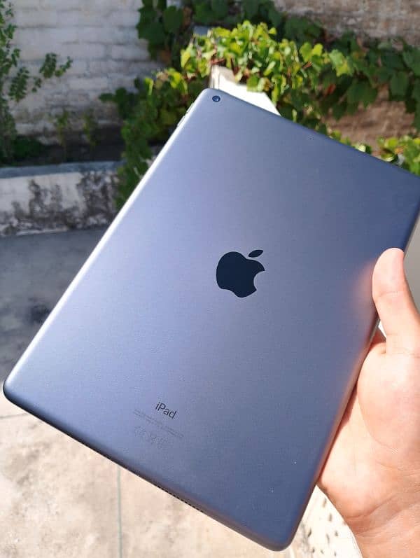 Ipad 8th Generation ( All details in description) 0