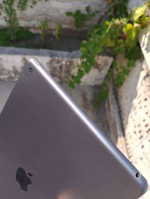 Ipad 8th Generation ( All details in description) 1