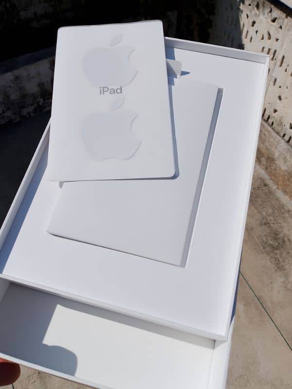 Ipad 8th Generation ( All details in description) 5