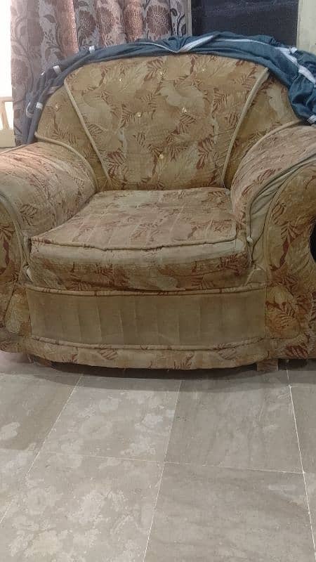 Sofa for Sale only kpra kharb h Baki ok 0