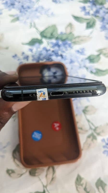 For sale: iPhone 11 Pro, 256 GB, Factory Unlocked non PTA 3