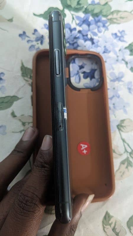 For sale: iPhone 11 Pro, 256 GB, Factory Unlocked non PTA 5