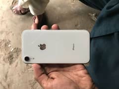 I PHONE XR FACTORY UNLOCKED 10/10 0