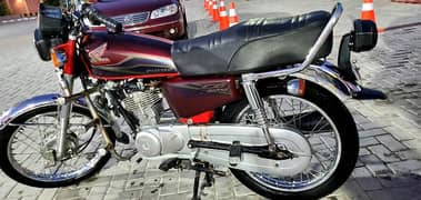 Honda 125 (2017) Red - Excellent Condition,