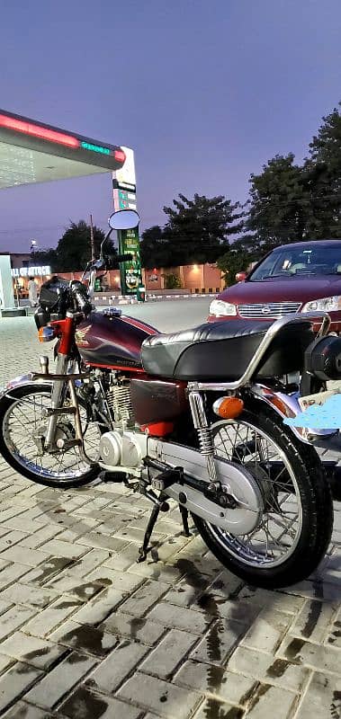 Honda 125 (2017) Red - Excellent Condition, 1