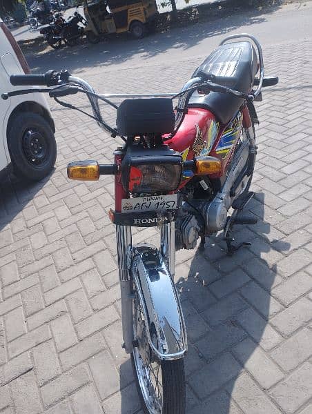 Honda CD70 5