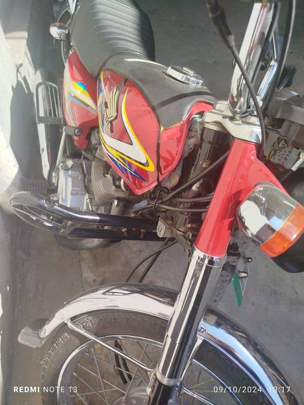 Neat and Clean Honda 125 6