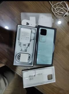 VIVO V30 5G 12/256 10/10 CONDITION WITH ORIGINAL BOX CHARGER CABLE