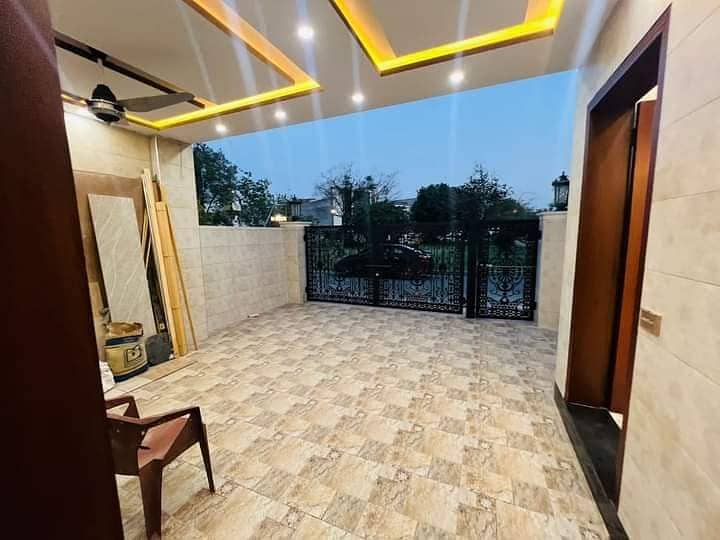 10 Marla Brand New House For Sale In Lake City - Sector M-2A Ring Road Lahore 5