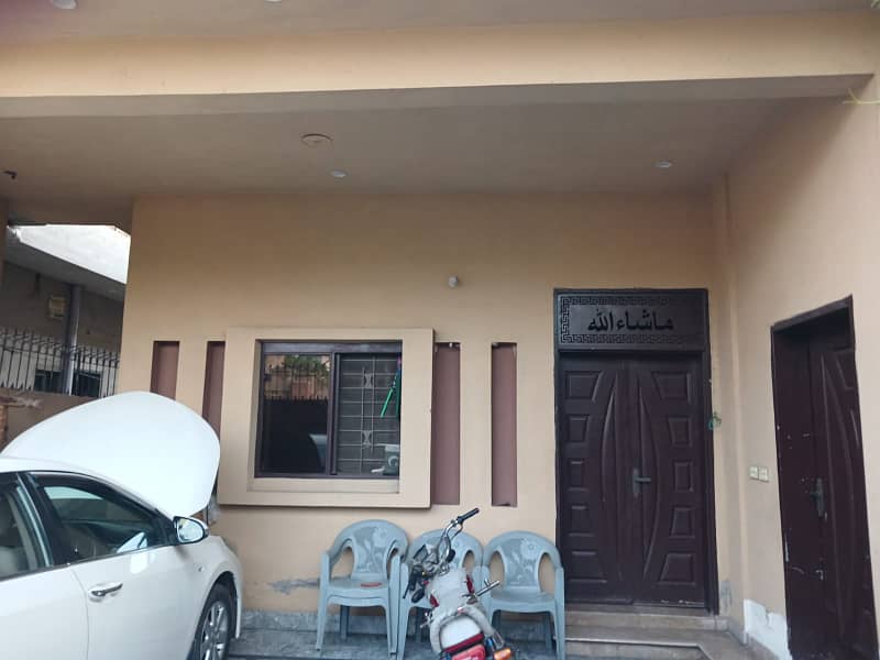 10 MARLA USED 1.5 STOREY HOUSE FOR SALE WAPDA PHASE 2 KHAYABAN E JINNAH ROAD LAHORE. 8