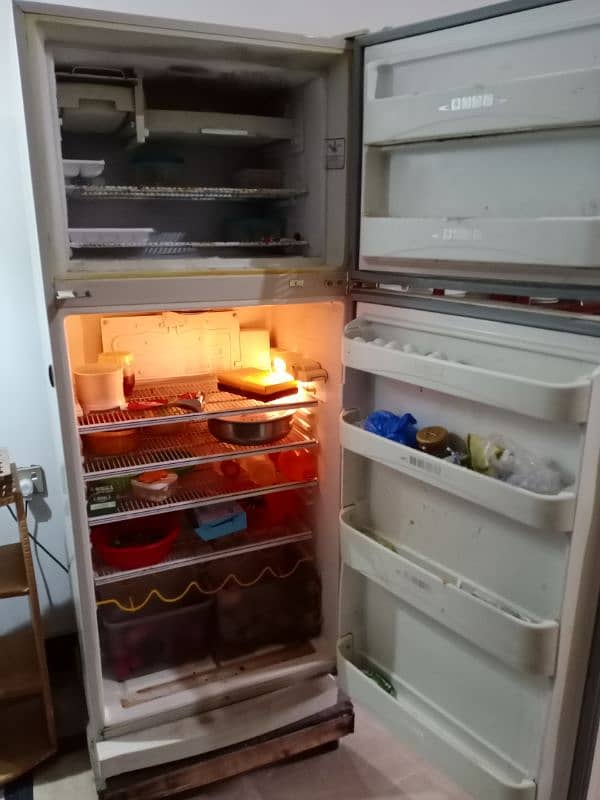 Dawlance fridge freezer 1