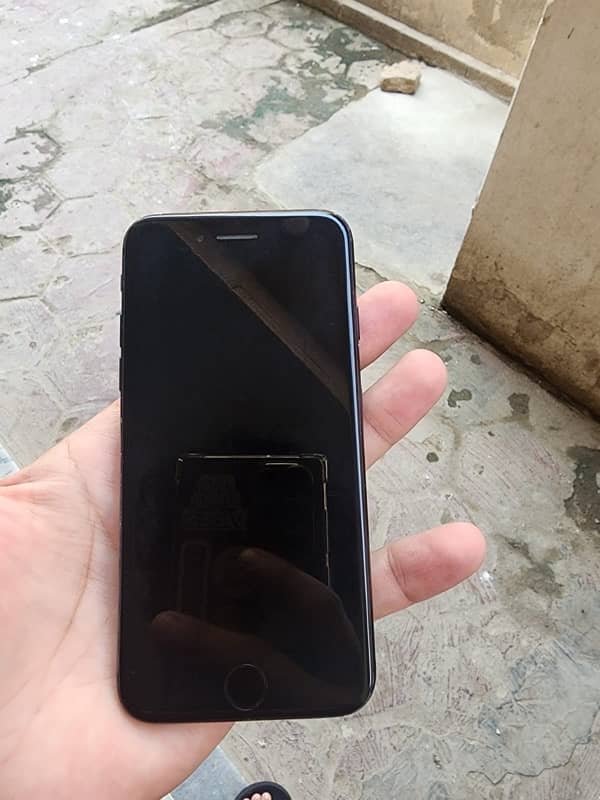 iPhone 7 32gb pta approved 1