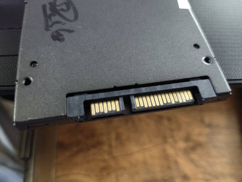 Kingston SSD hard 120GB (Taiwan) 4