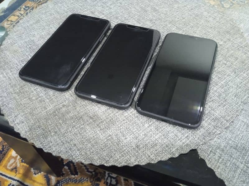 iphone 11 64gb jv  available with good price 8