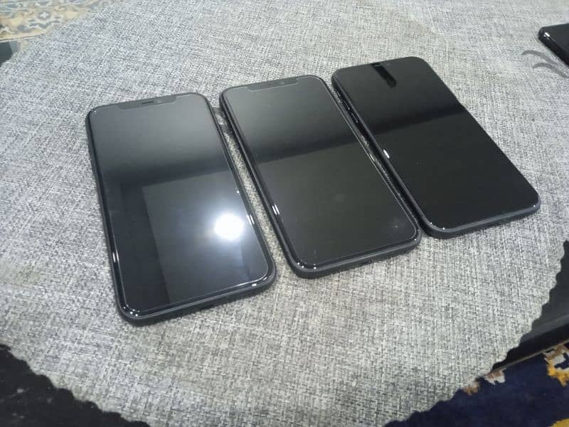 iphone 11 64gb jv  available with good price 9