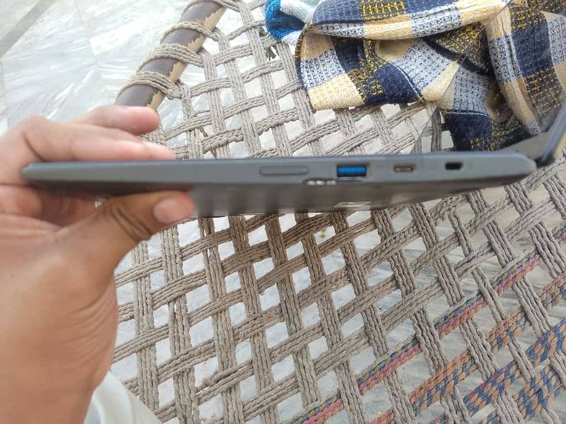 CHROMEBOOK with touch screen URGENT SALE 2