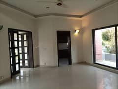 01 KANAL DESIGNER LUXURY UPPER PORTION AVAILABLE FOR RENT 0