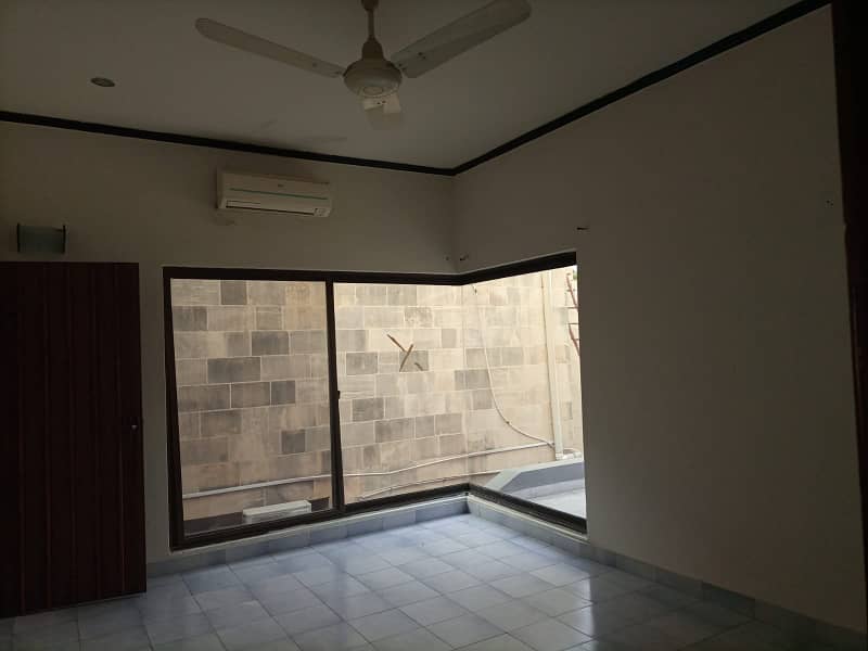 01 KANAL DESIGNER LUXURY UPPER PORTION AVAILABLE FOR RENT 4