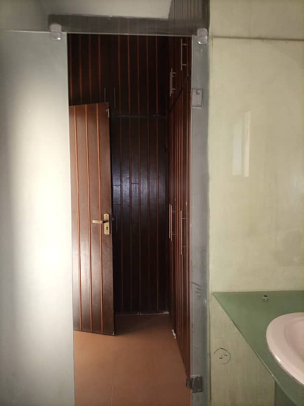 01 KANAL DESIGNER LUXURY UPPER PORTION AVAILABLE FOR RENT 10