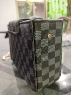 ladies shoulder bag.