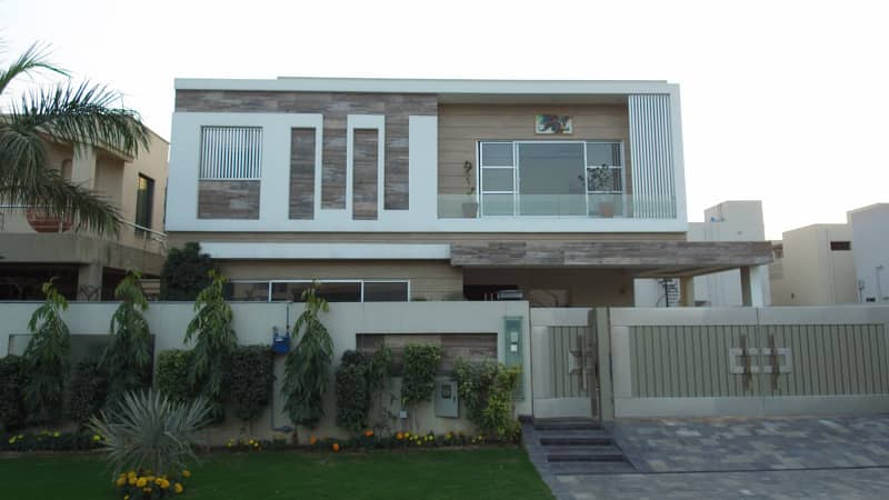 1 Kanal Slightly Used Modern Design House For Sale In DHA Phase 5 Lahore. Near to park 0