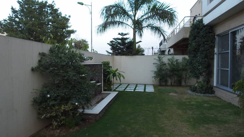 1 Kanal Slightly Used Modern Design House For Sale In DHA Phase 5 Lahore. Near to park 2