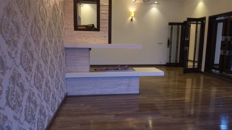 1 Kanal Slightly Used Modern Design House For Sale In DHA Phase 5 Lahore. Near to park 4