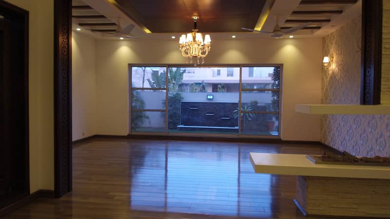 1 Kanal Slightly Used Modern Design House For Sale In DHA Phase 5 Lahore. Near to park 5