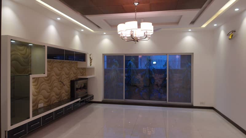 1 Kanal Slightly Used Modern Design House For Sale In DHA Phase 5 Lahore. Near to park 6