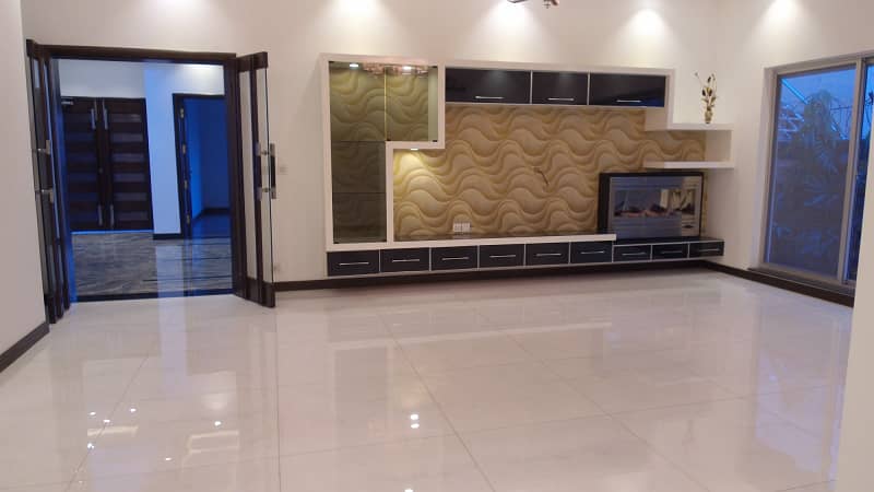 1 Kanal Slightly Used Modern Design House For Sale In DHA Phase 5 Lahore. Near to park 7