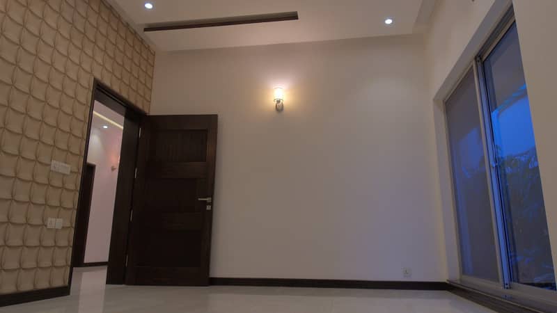 1 Kanal Slightly Used Modern Design House For Sale In DHA Phase 5 Lahore. Near to park 17