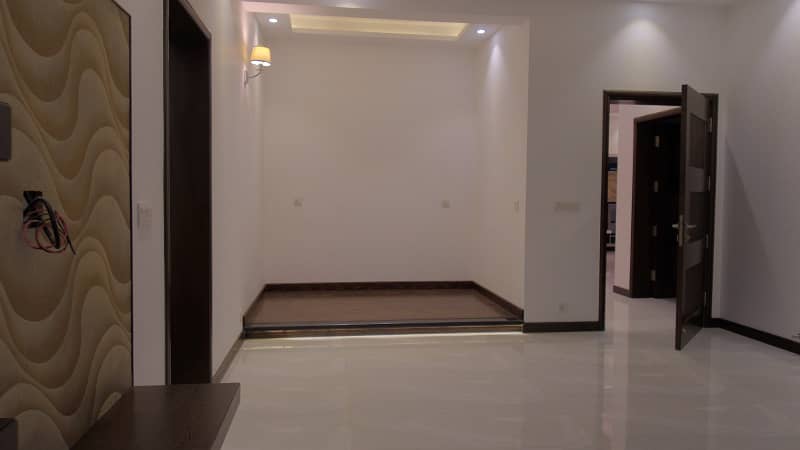 1 Kanal Slightly Used Modern Design House For Sale In DHA Phase 5 Lahore. Near to park 19