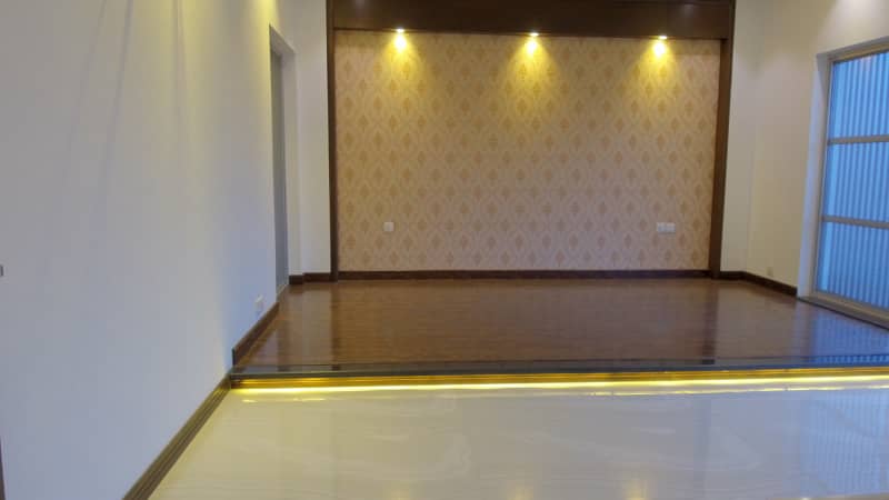 1 Kanal Slightly Used Modern Design House For Sale In DHA Phase 5 Lahore. Near to park 25