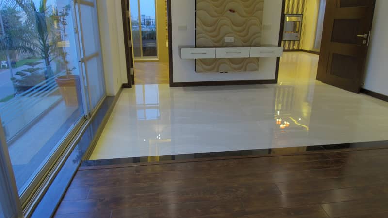 1 Kanal Slightly Used Modern Design House For Sale In DHA Phase 5 Lahore. Near to park 26