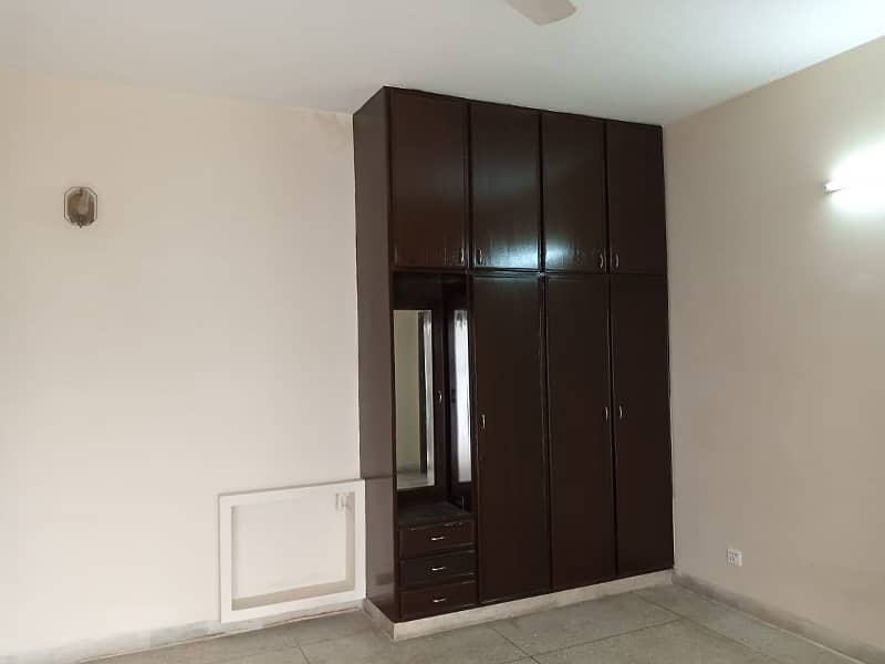 01 KANAL DESIGNER LUXURY UPPER PORTION AVAILABLE FOR RENT 4