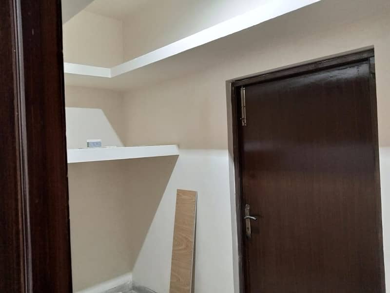 01 KANAL DESIGNER LUXURY UPPER PORTION AVAILABLE FOR RENT 6