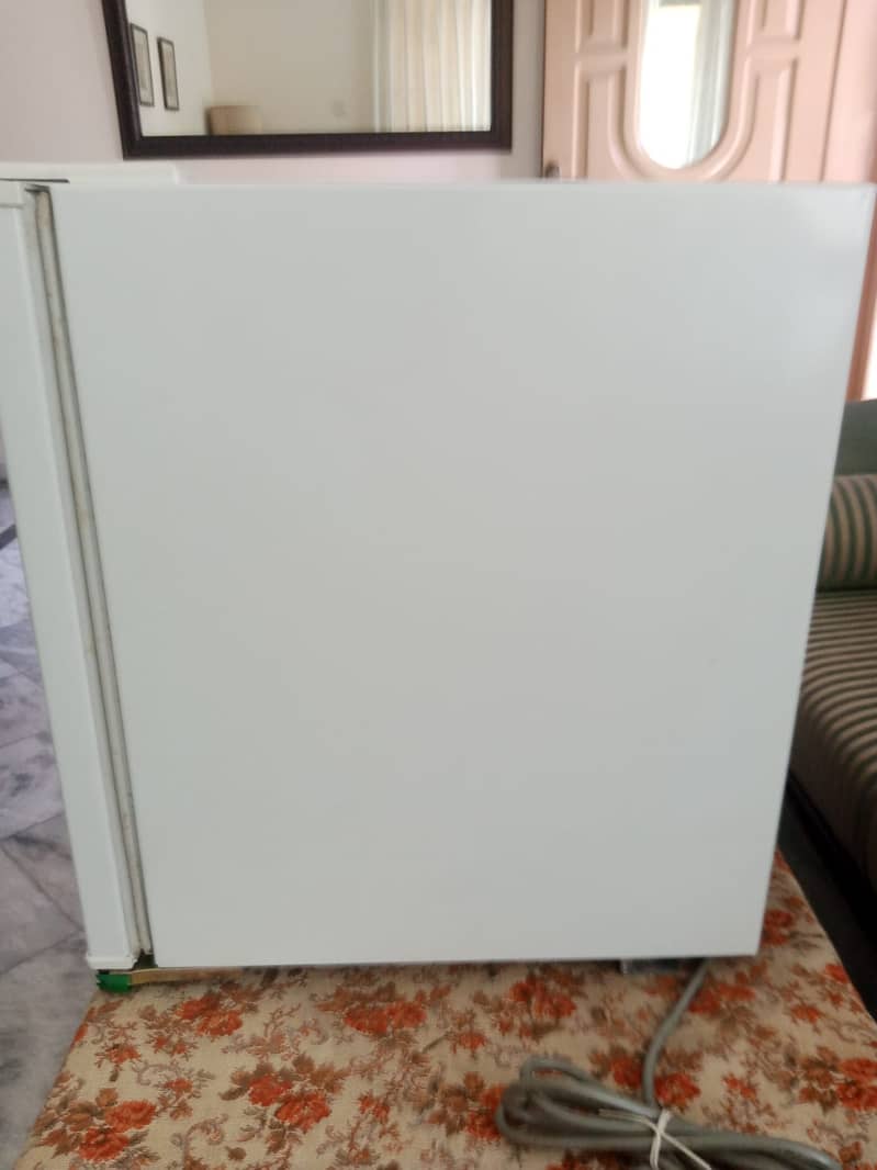 LG Goldstar Mini Room fridge 6