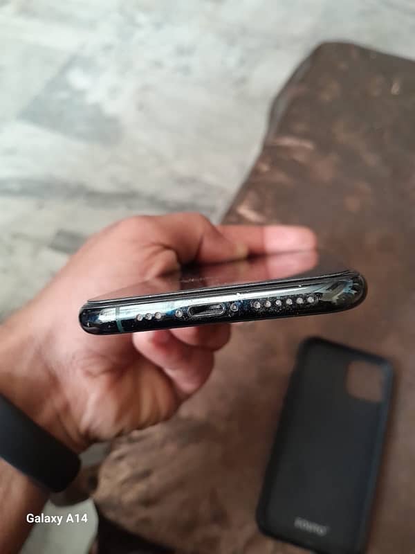 I phone 11 pro 64Gb non PTA non active 4