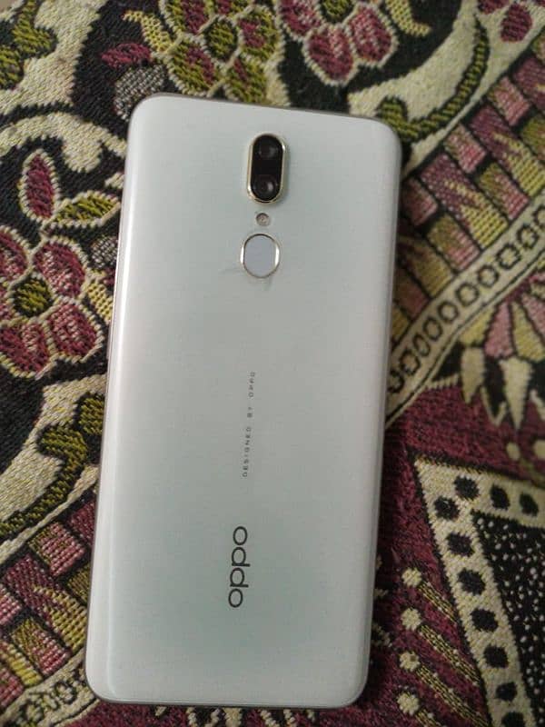 OPPO F11 0