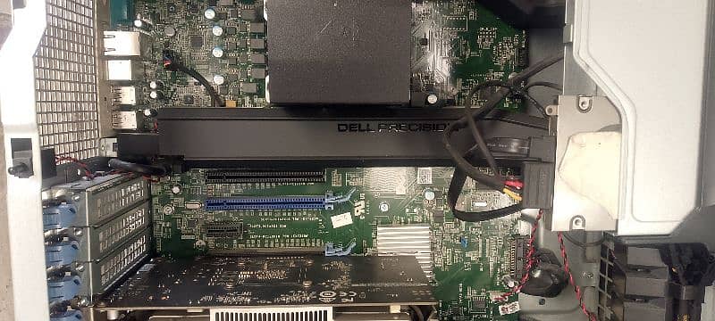 Dell precision T3610 Workstation 2