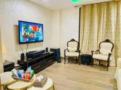 2 Bedroom fully furnished Apartment (1160 sq feet approx) available for rent on a daily, weekly & monthly basis in Gold Crest Mall, DD Block, Phase 4, DHA Lahore. 0